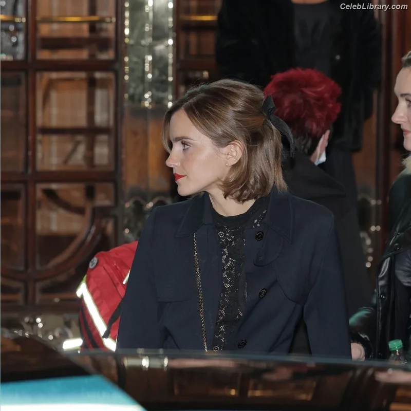 Emma Watson photo 3 of 1883