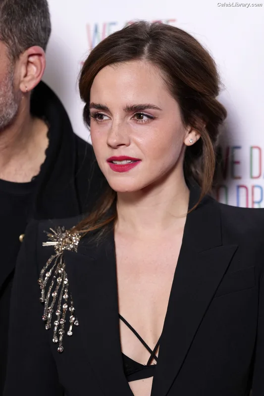 Emma Watson photo 12 of 1883