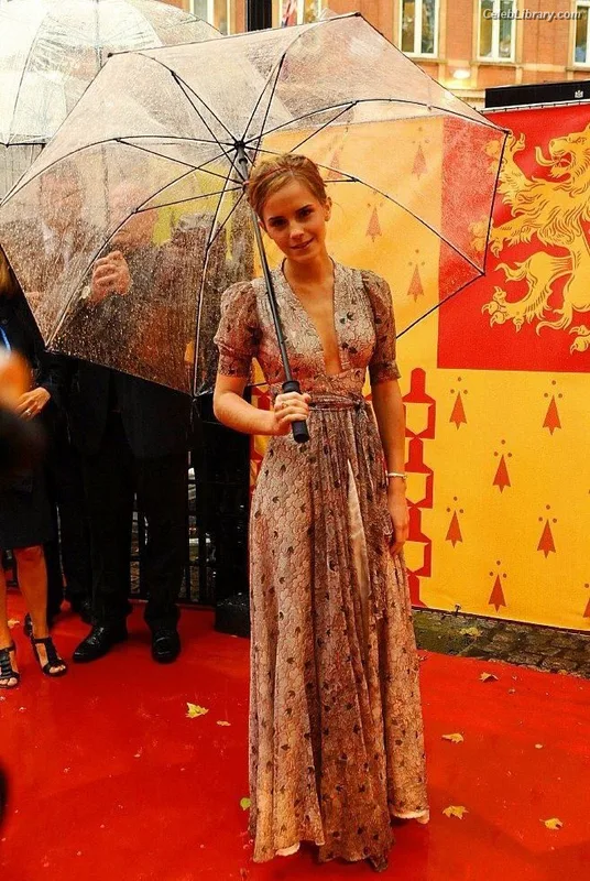 Emma Watson photo 15 of 1883