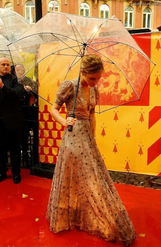 Emma Watson photo 16 of 1883