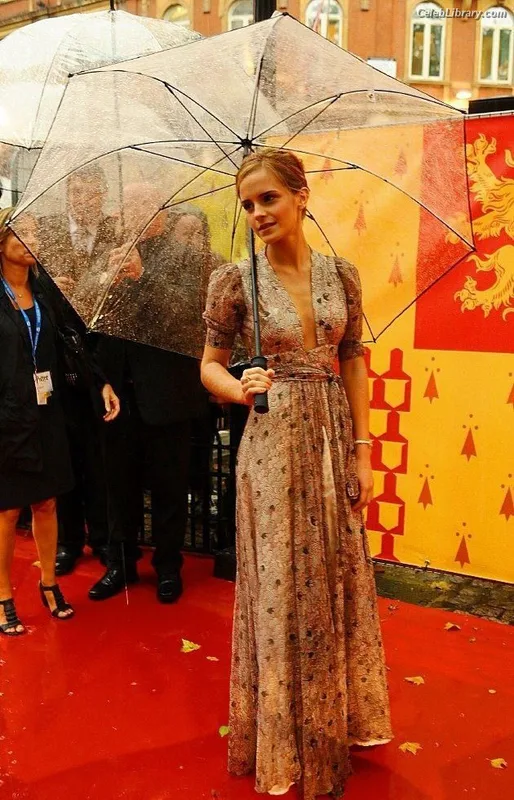Emma Watson photo 17 of 1883