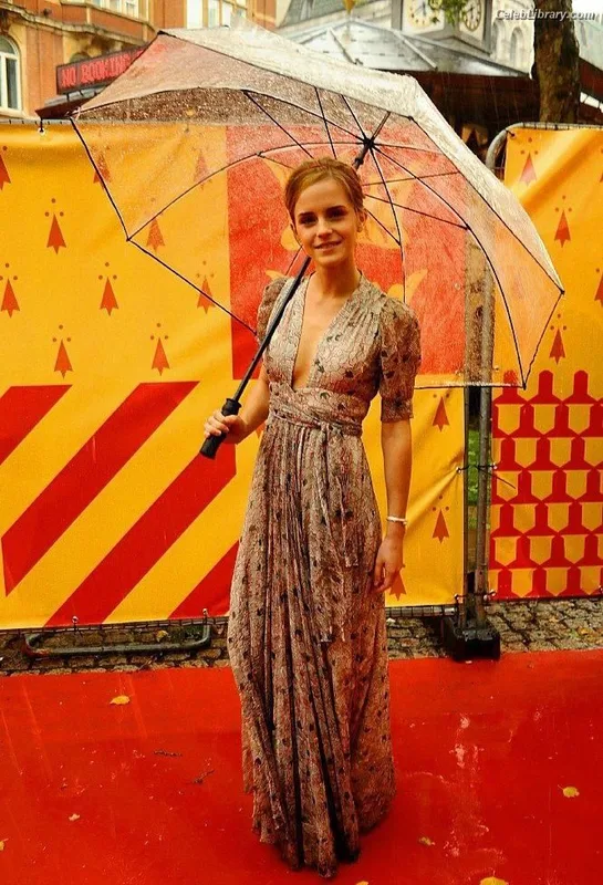 Emma Watson photo 19 of 1883