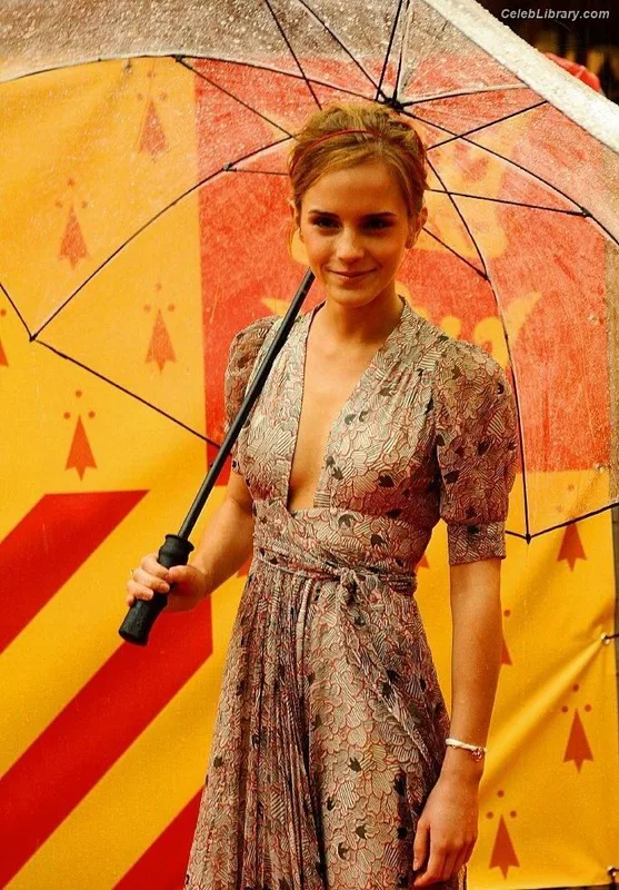 Emma Watson photo 20 of 1883