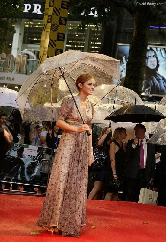 Emma Watson photo 1 of 1883