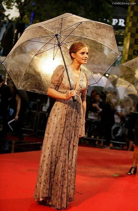 Emma Watson photo 2 of 1883
