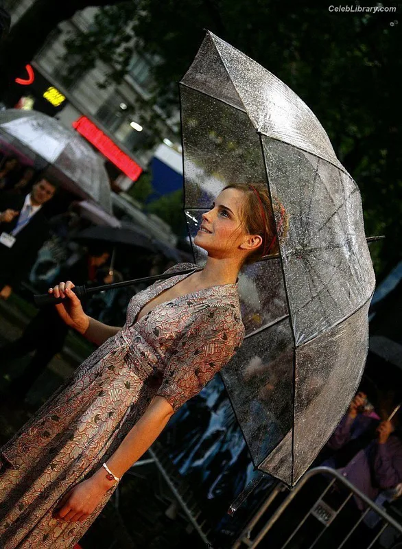 Emma Watson photo 4 of 1883