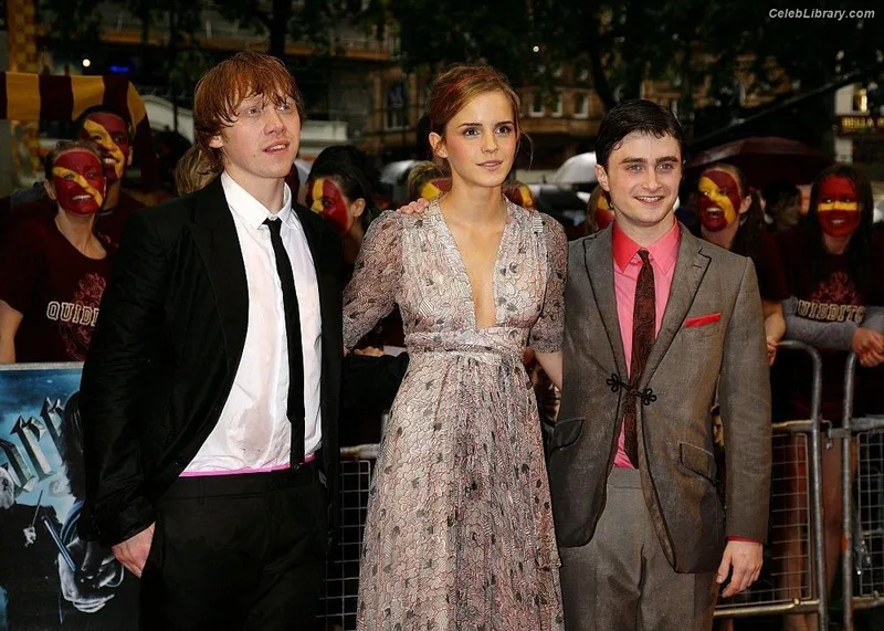 Emma Watson photo 7 of 1883