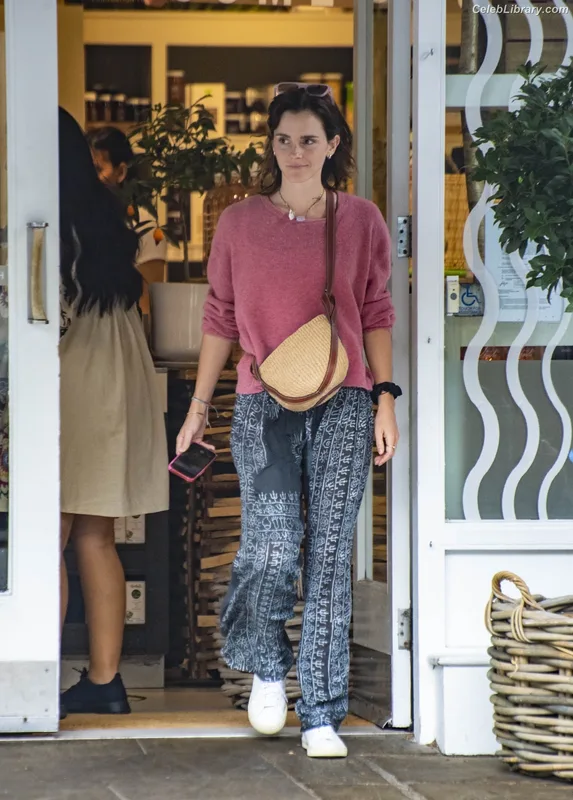 Emma Watson photo 16 of 1883