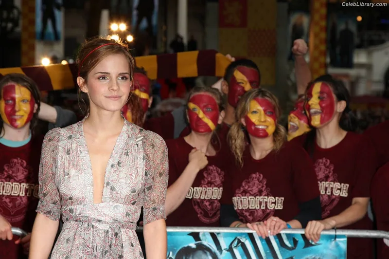Emma Watson photo 8 of 1883