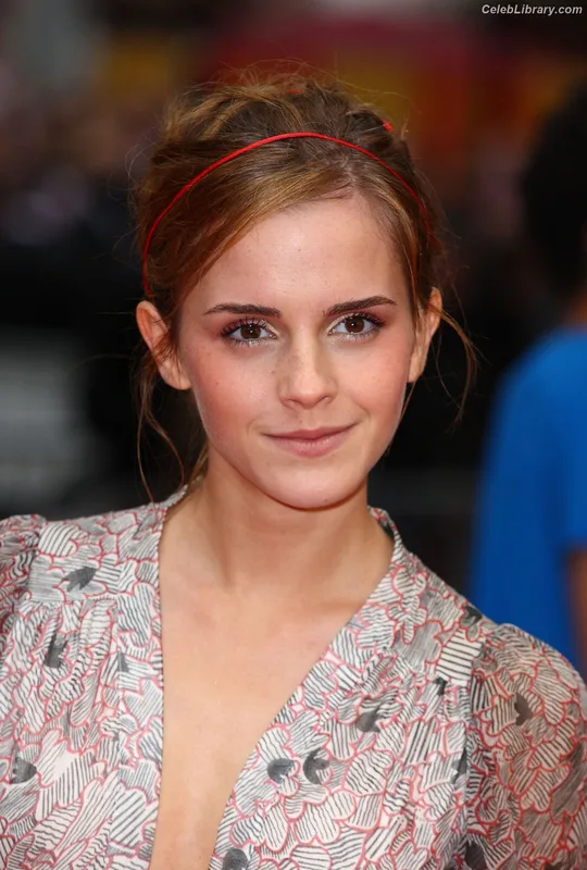 Emma Watson photo 13 of 1883