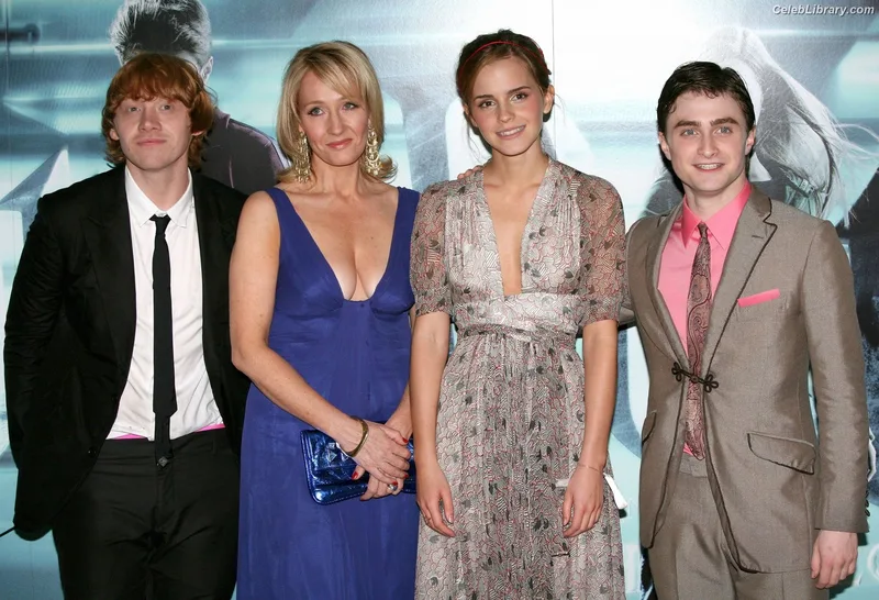 Emma Watson photo 18 of 1883
