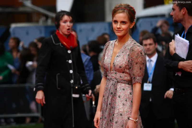 Emma Watson photo 19 of 1883