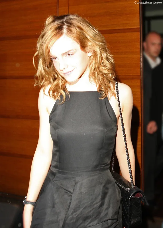 Emma Watson photo 13 of 1883