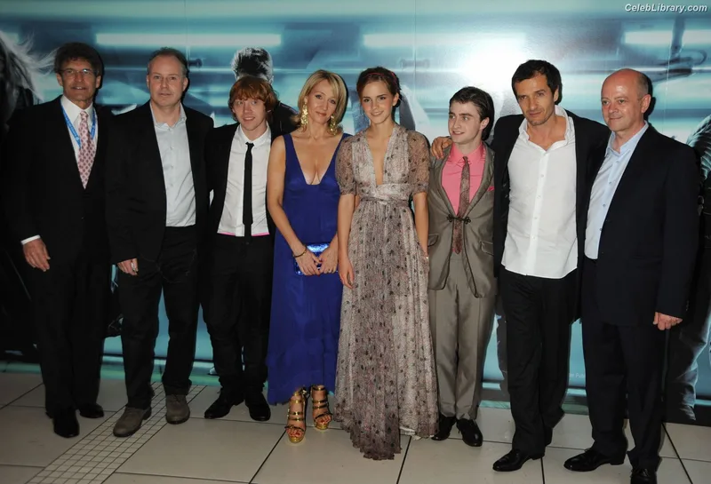Emma Watson photo 19 of 1883