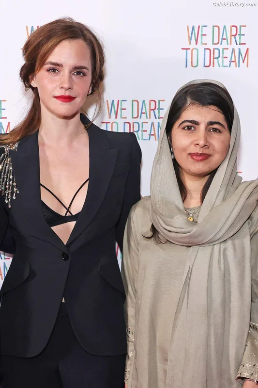 Emma Watson photo 11 of 1883