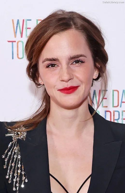 Emma Watson photo 23 of 1883