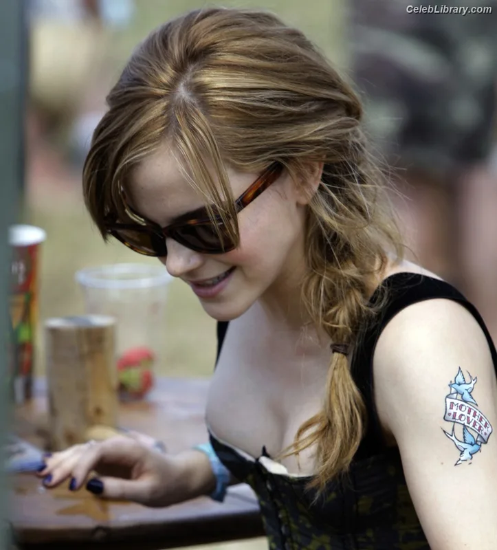 Emma Watson photo 4 of 1883