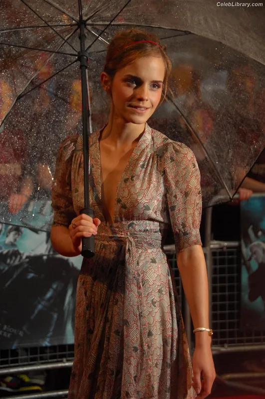 Emma Watson photo 11 of 1883