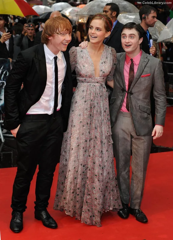 Emma Watson photo 16 of 1883