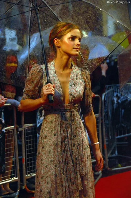 Emma Watson photo 23 of 1883