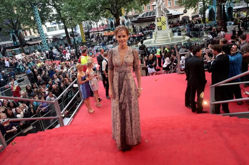 Emma Watson photo 5 of 1883