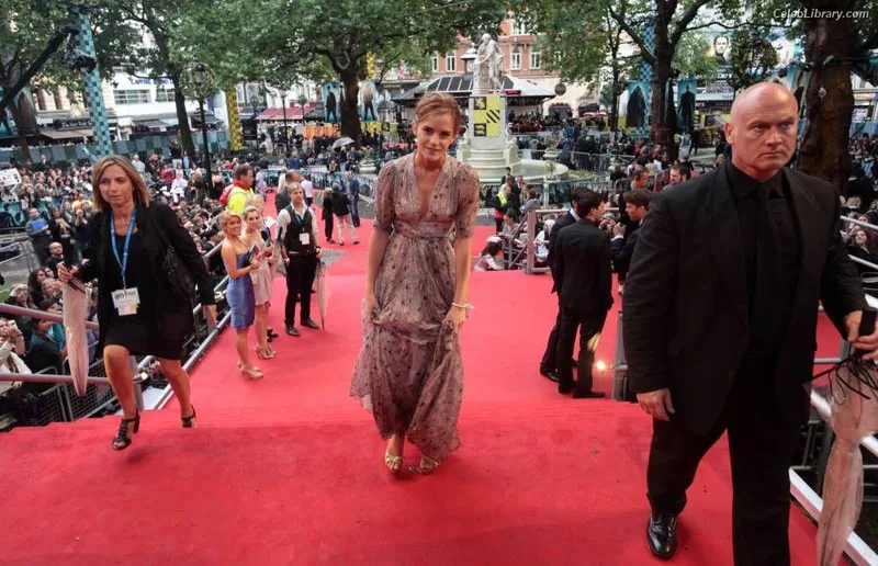 Emma Watson photo 6 of 1883