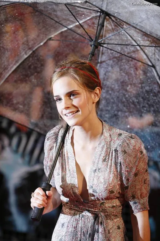 Emma Watson photo 10 of 1883