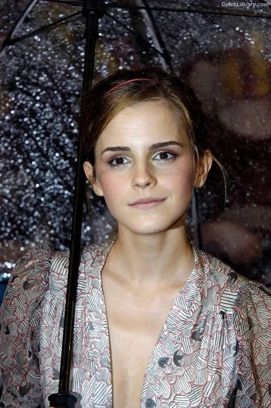 Emma Watson photo 21 of 1883