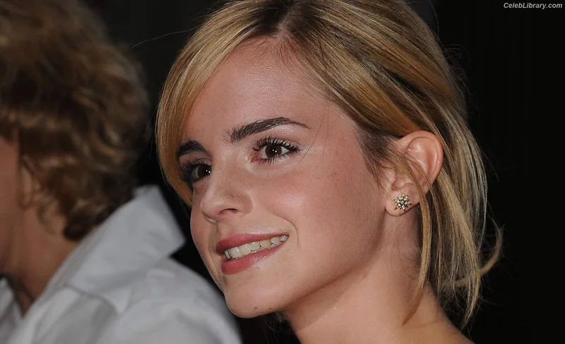 Emma Watson photo 23 of 1883