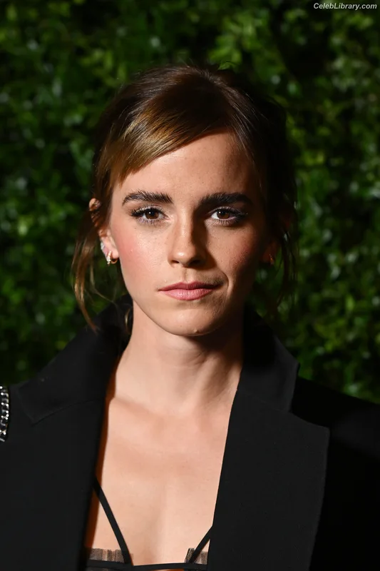 Emma Watson photo 16 of 1883