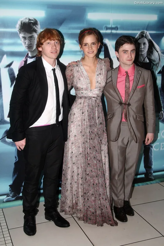 Emma Watson photo 22 of 1883