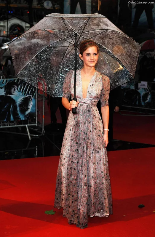 Emma Watson photo 24 of 1883