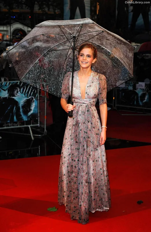 Emma Watson photo 1 of 1883