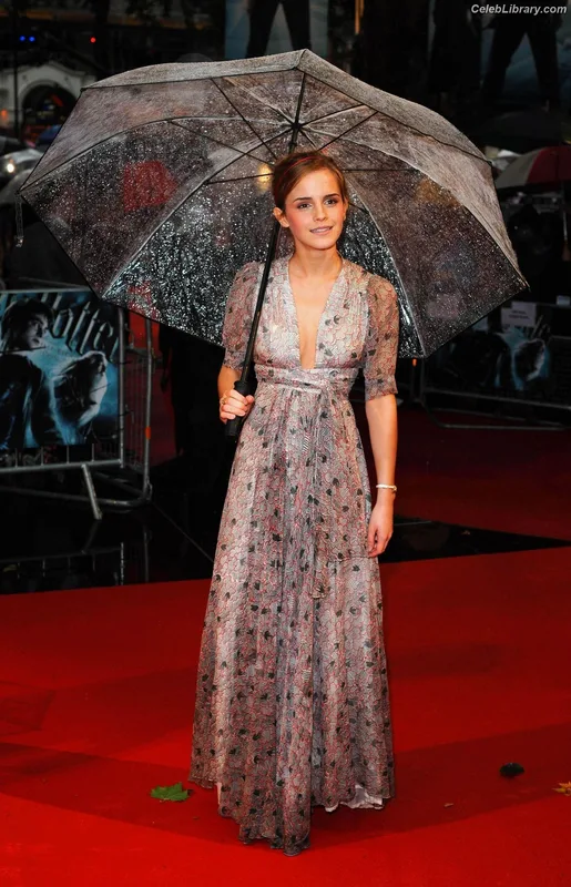 Emma Watson photo 4 of 1883