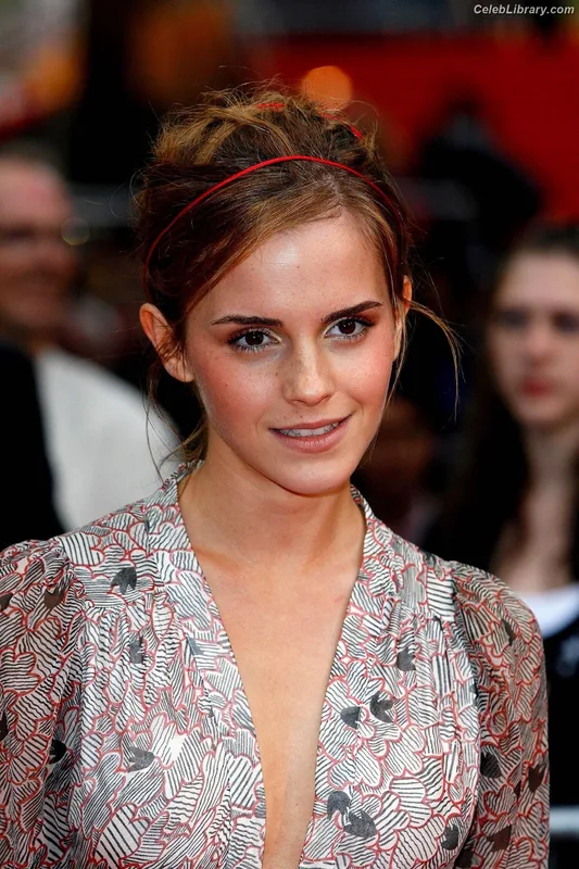 Emma Watson photo 7 of 1883