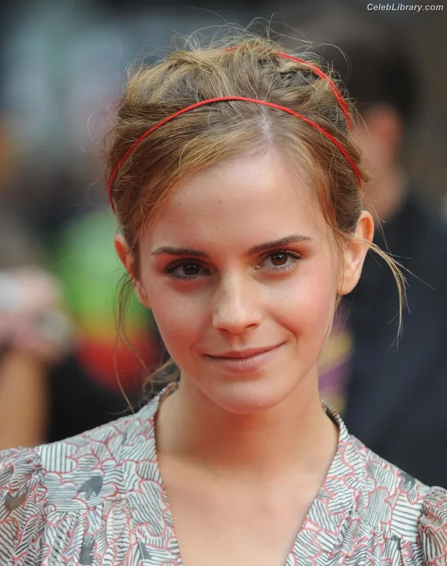 Emma Watson photo 17 of 1883