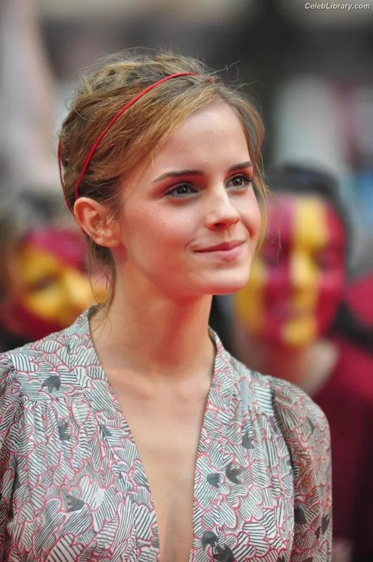 Emma Watson photo 18 of 1883