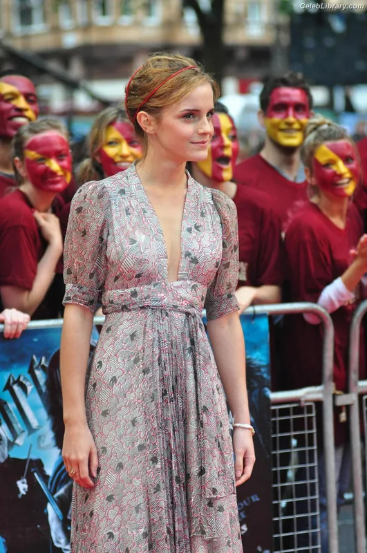 Emma Watson photo 1 of 1883