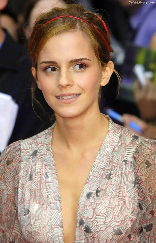 Emma Watson photo 4 of 1883