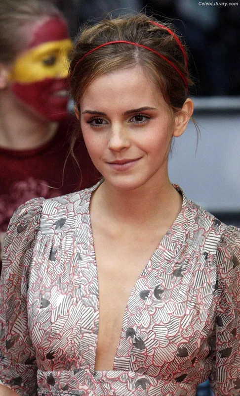 Emma Watson photo 5 of 1883
