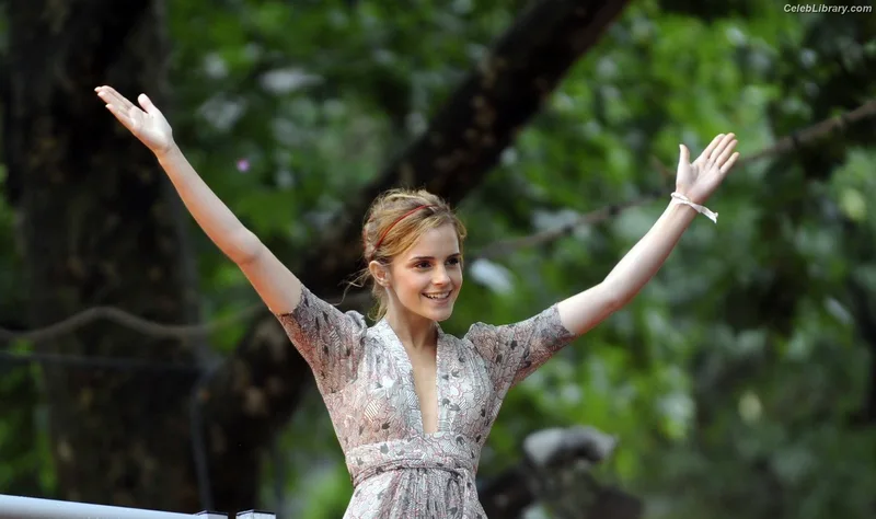 Emma Watson photo 23 of 1883