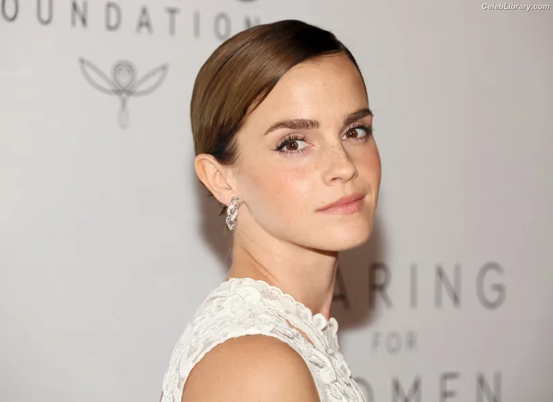 Emma Watson photo 2 of 1883