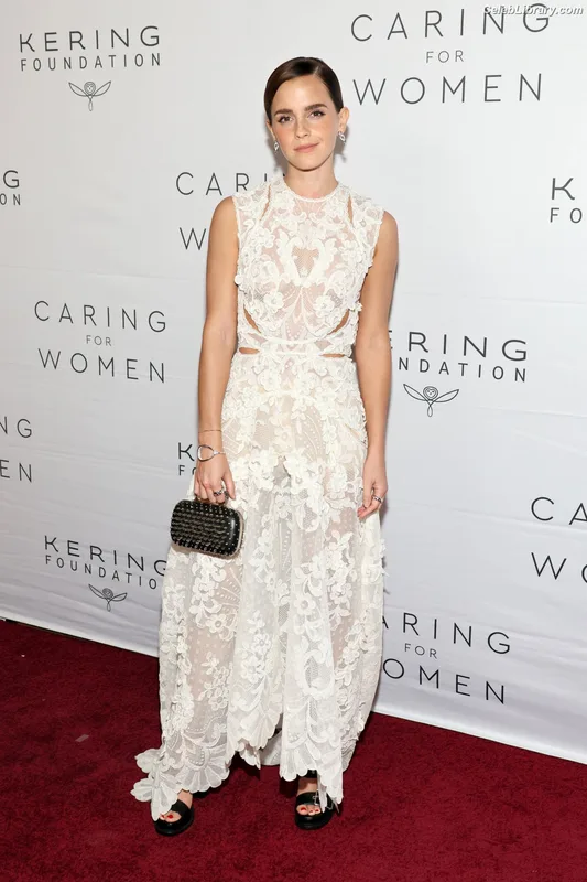 Emma Watson photo 5 of 1883