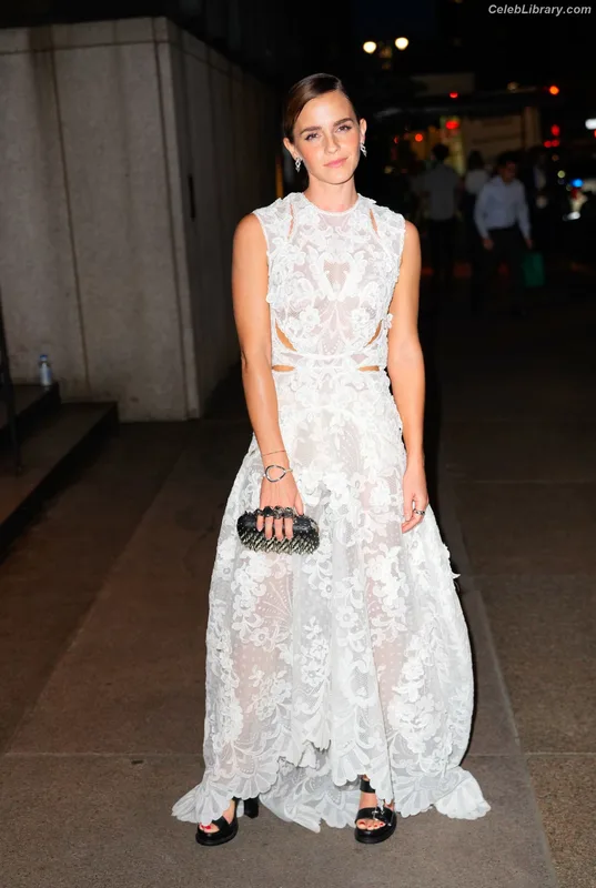 Emma Watson photo 10 of 1883