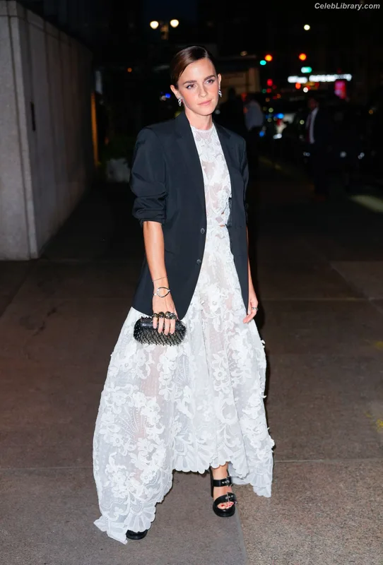 Emma Watson photo 12 of 1883