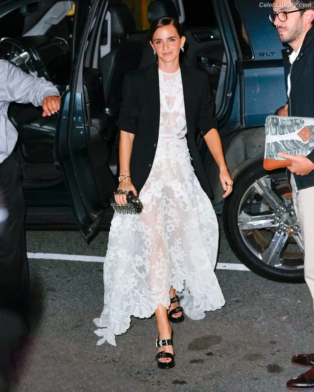 Emma Watson photo 13 of 1883