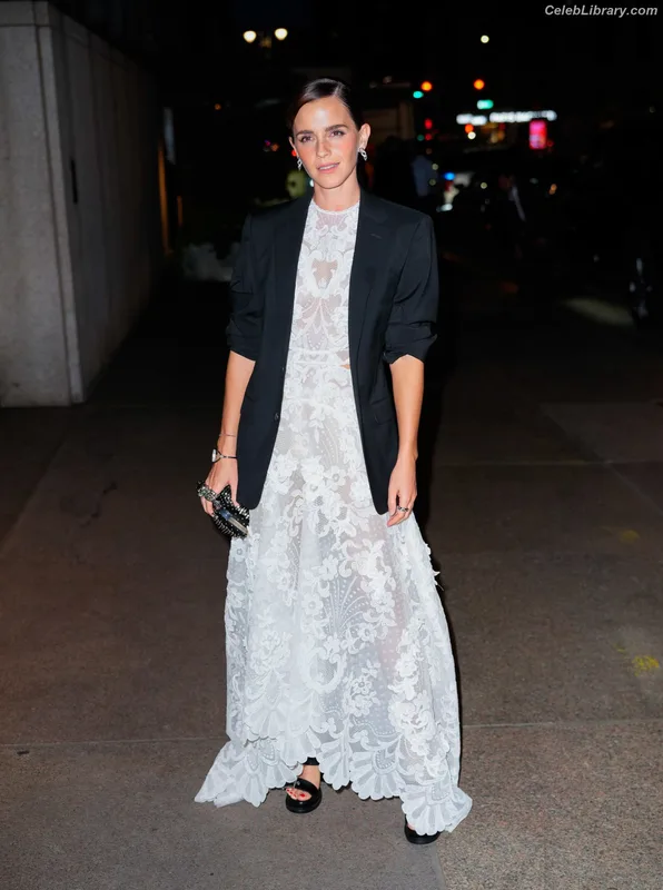 Emma Watson photo 15 of 1883