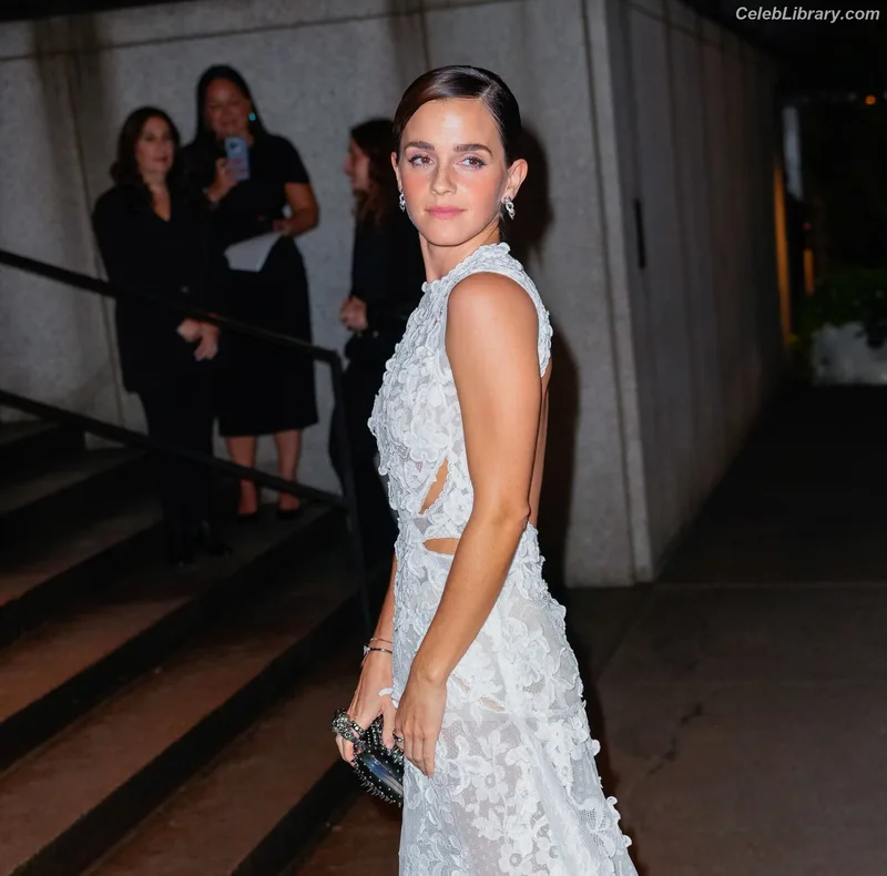 Emma Watson photo 19 of 1883