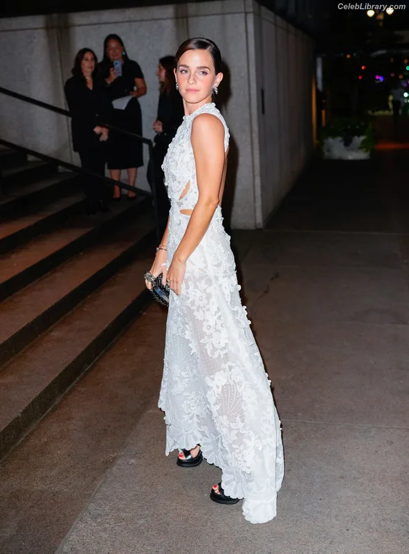 Emma Watson photo 20 of 1883