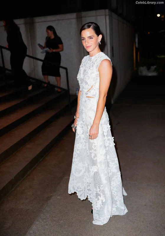 Emma Watson photo 22 of 1883